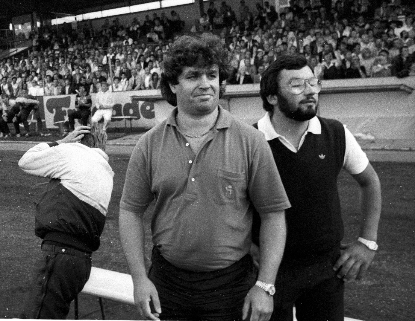 Wolfgang Karnath (m.), Bayer-Scout holt die DDR-Perlen zu Bayer Leverkusen. Foto: Imago Images