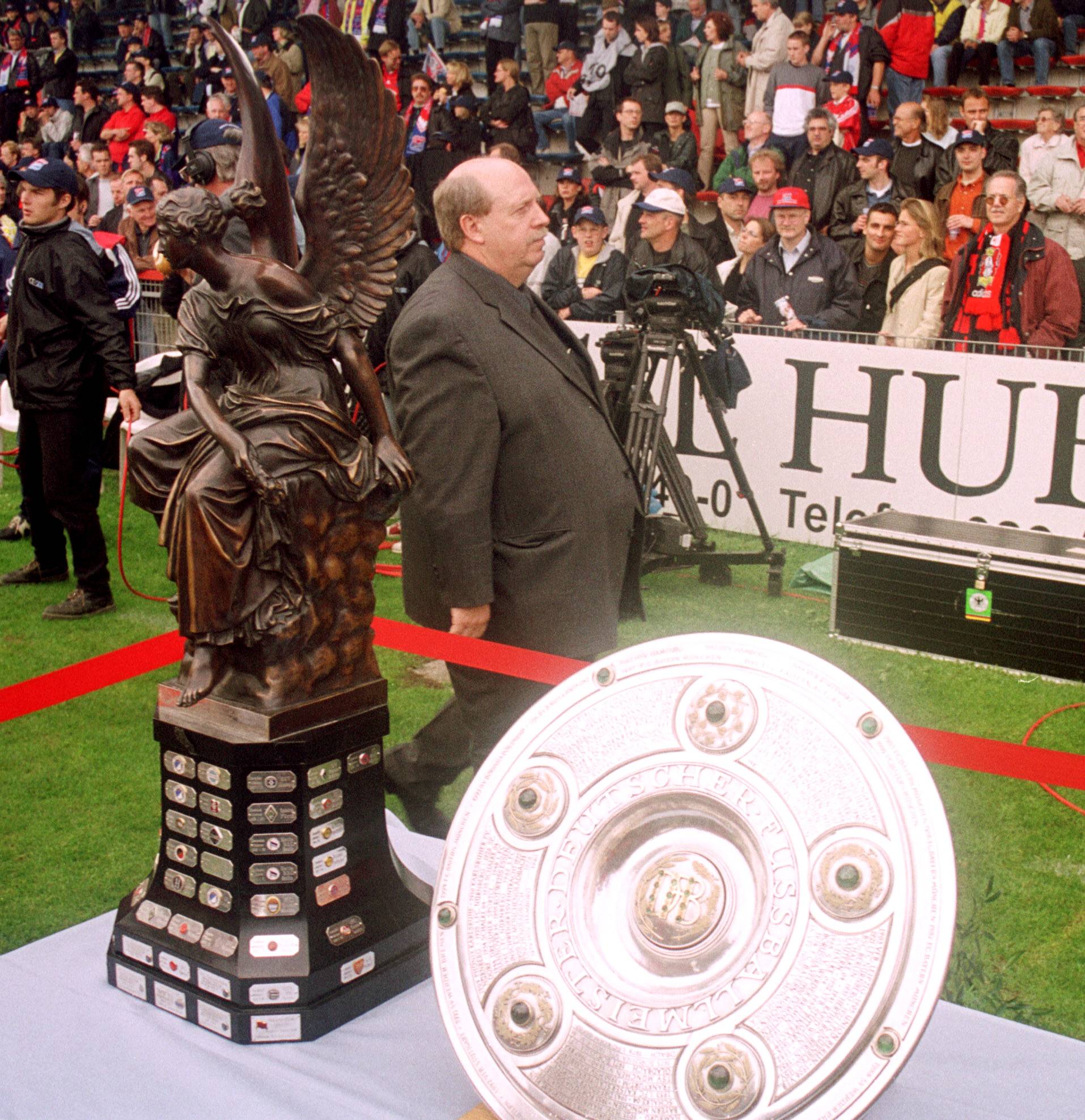„Vizekusen“ wird nicht Deutscher Meister — Unterhaching gewinnt das letzte Spiel der Saison 1999/2000. Foto: Imago Images