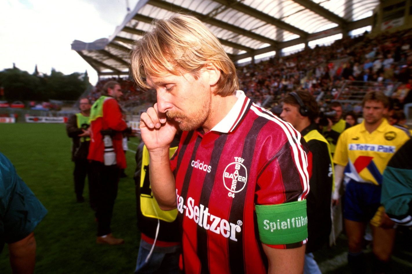 Bernd Schuster und Bayer Leverkusen: Am Ende passt es nicht mehr. Der „blonde Engel“ klagt. Foto: Imago Images